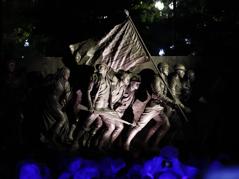 Illuminated sculptures of World War I soldiers