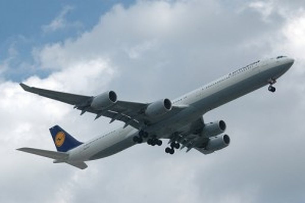20110520102402plane-300x199.jpg